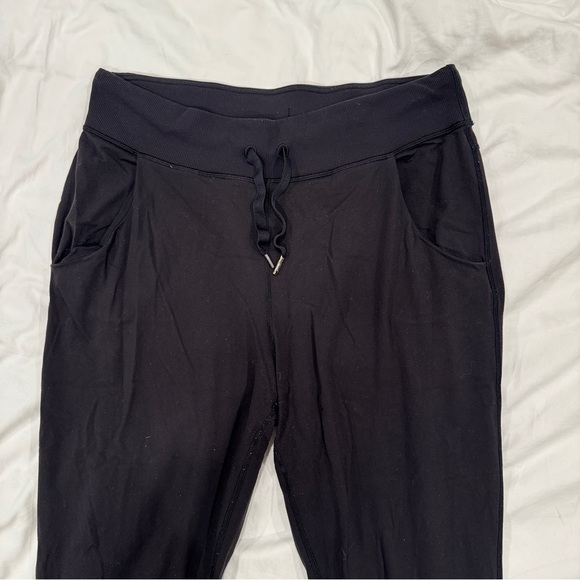 Lululemon women’s cropped jogger - 8/10 - Picture 3 of 7